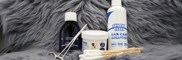 Abbildung von Produkten für die Augen-/Ohrenpflege: No more tears, Eye wipes, Ear Care Solution, Rupfklemme, Bambusstäbchen